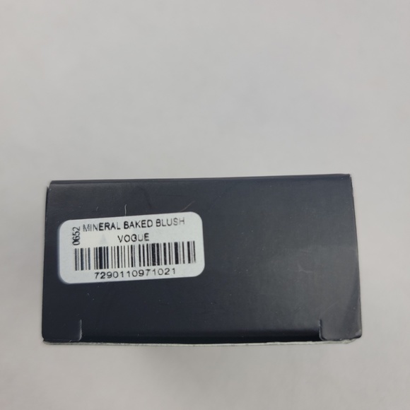 NIB Il Makiage Vogue mineral baked blush - Picture 2 of 5